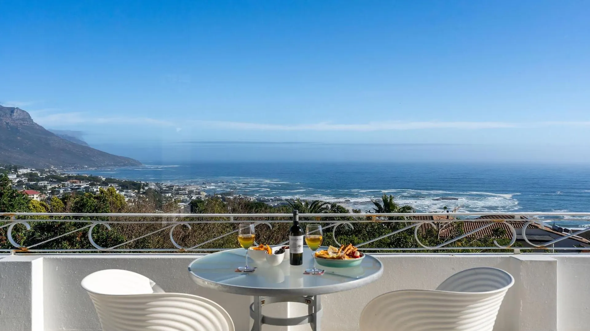 Delightful Large Villa In Camps Bay With Pool - Picasso Cape Town