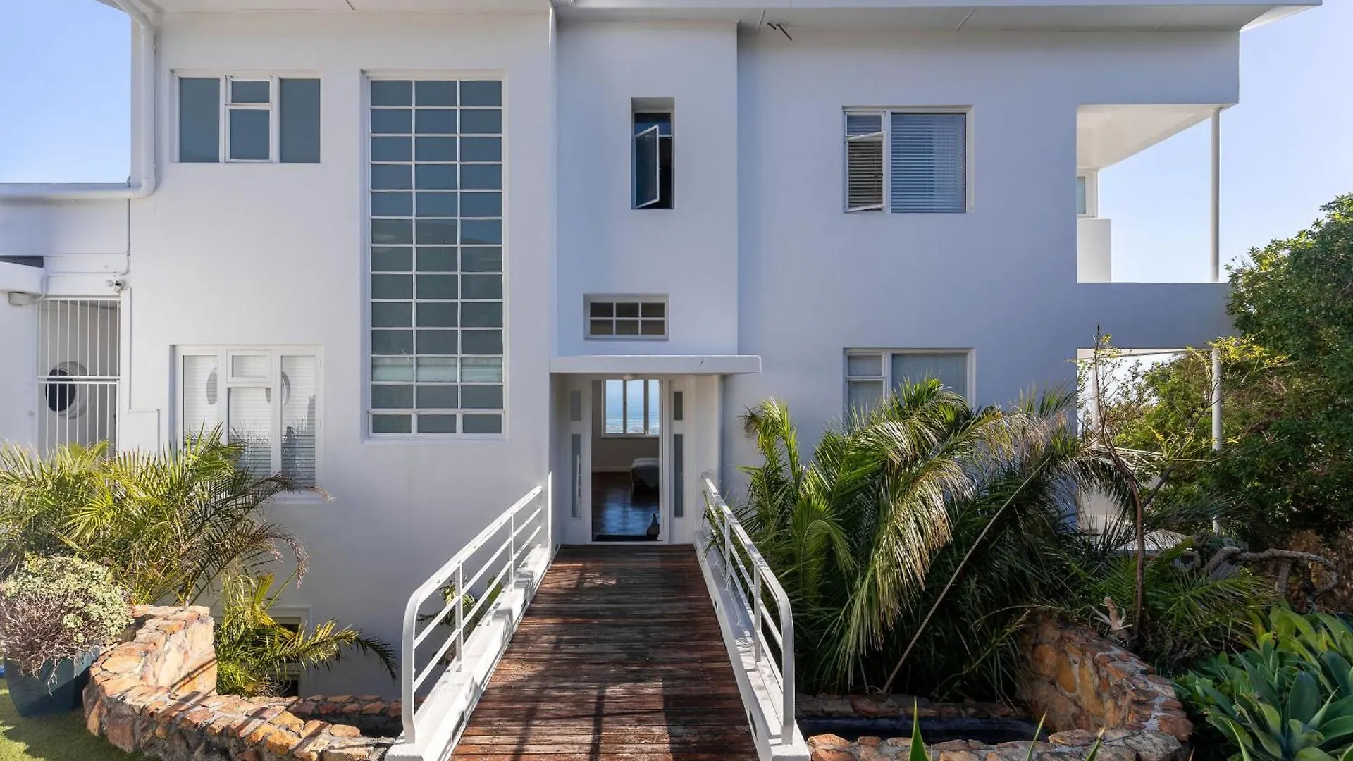 Delightful Large Villa In Camps Bay With Pool - Picasso Cape Town Güney Afrika