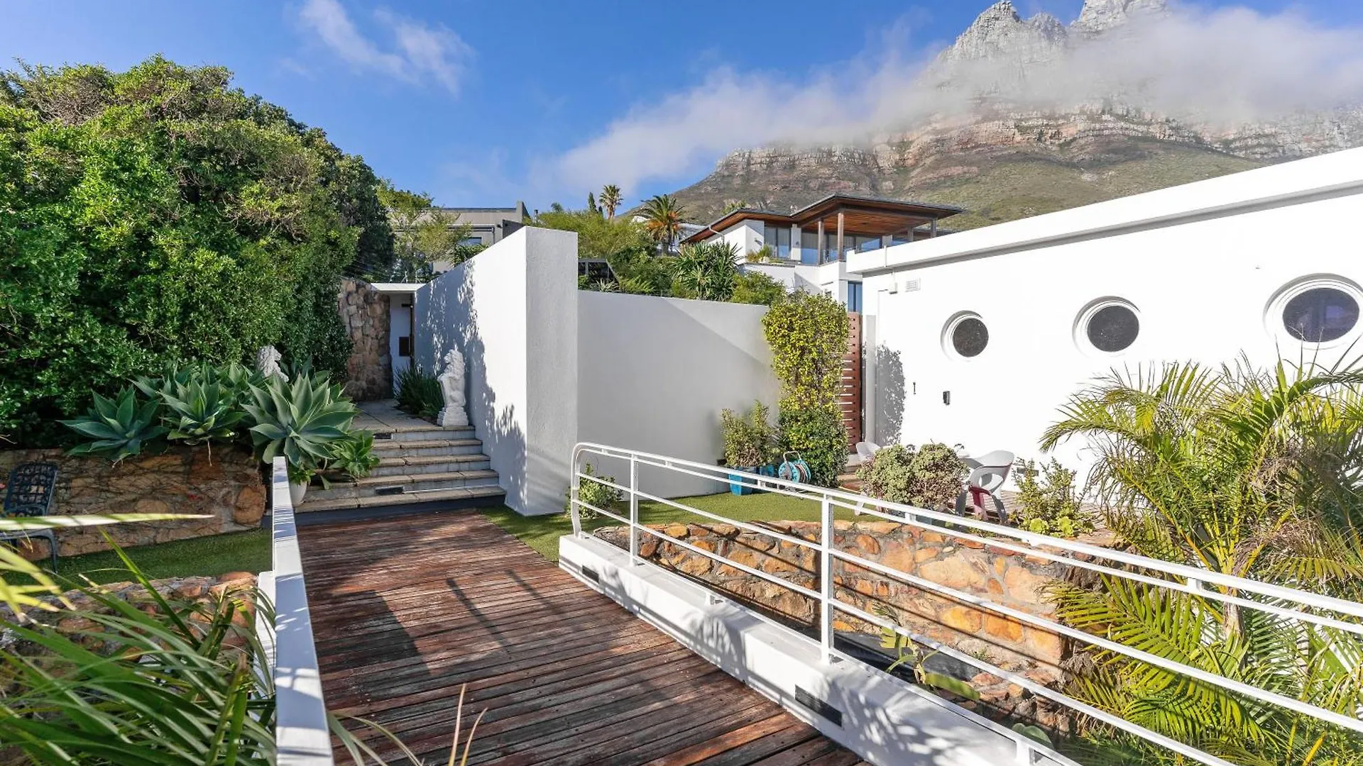 Delightful Large Villa In Camps Bay With Pool - Picasso Cape Town