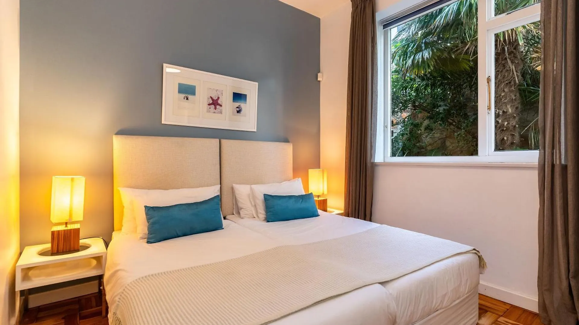 Delightful Large Villa In Camps Bay With Pool - Picasso Cape Town