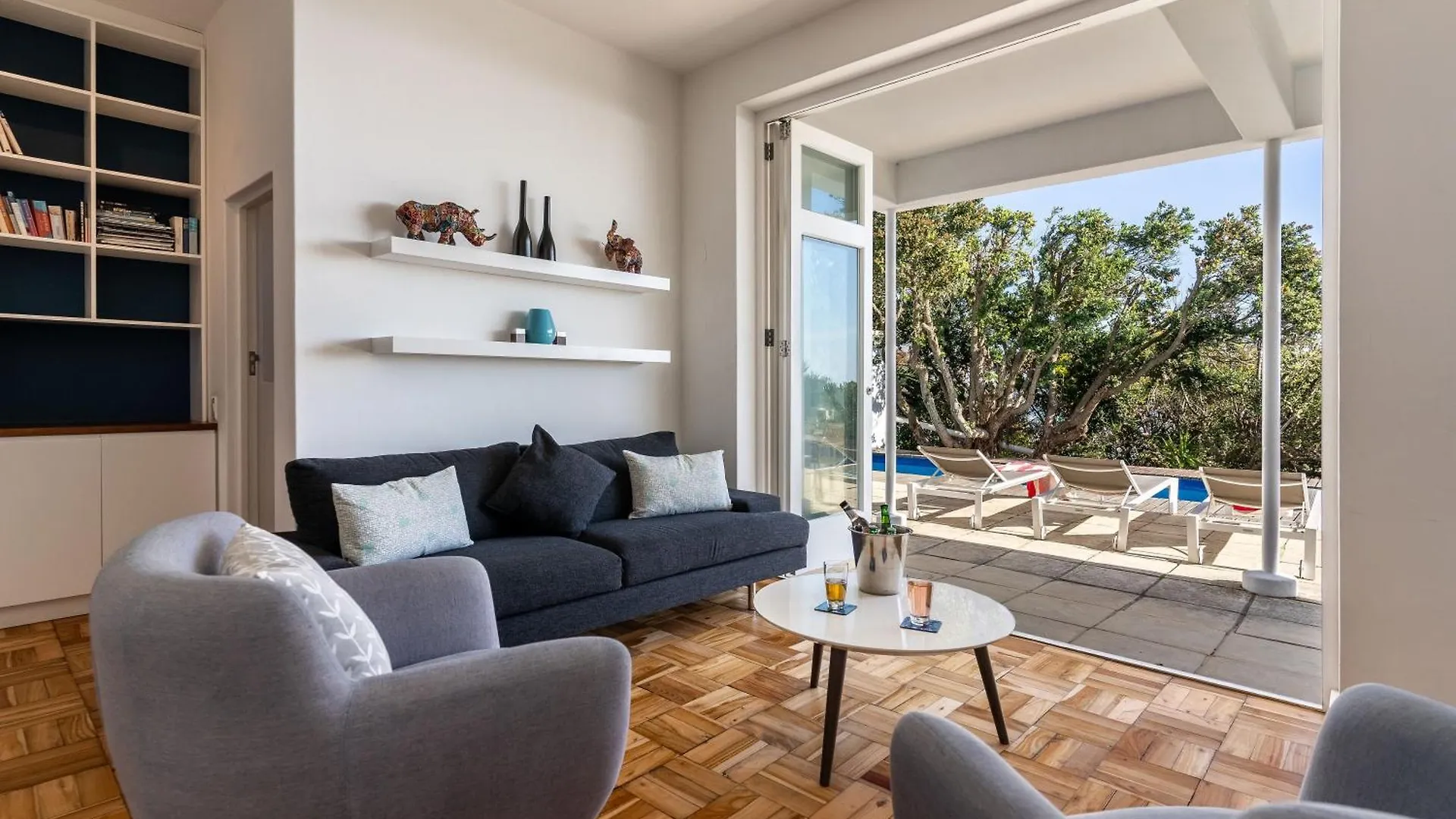Delightful Large Villa In Camps Bay With Pool - Picasso Cape Town