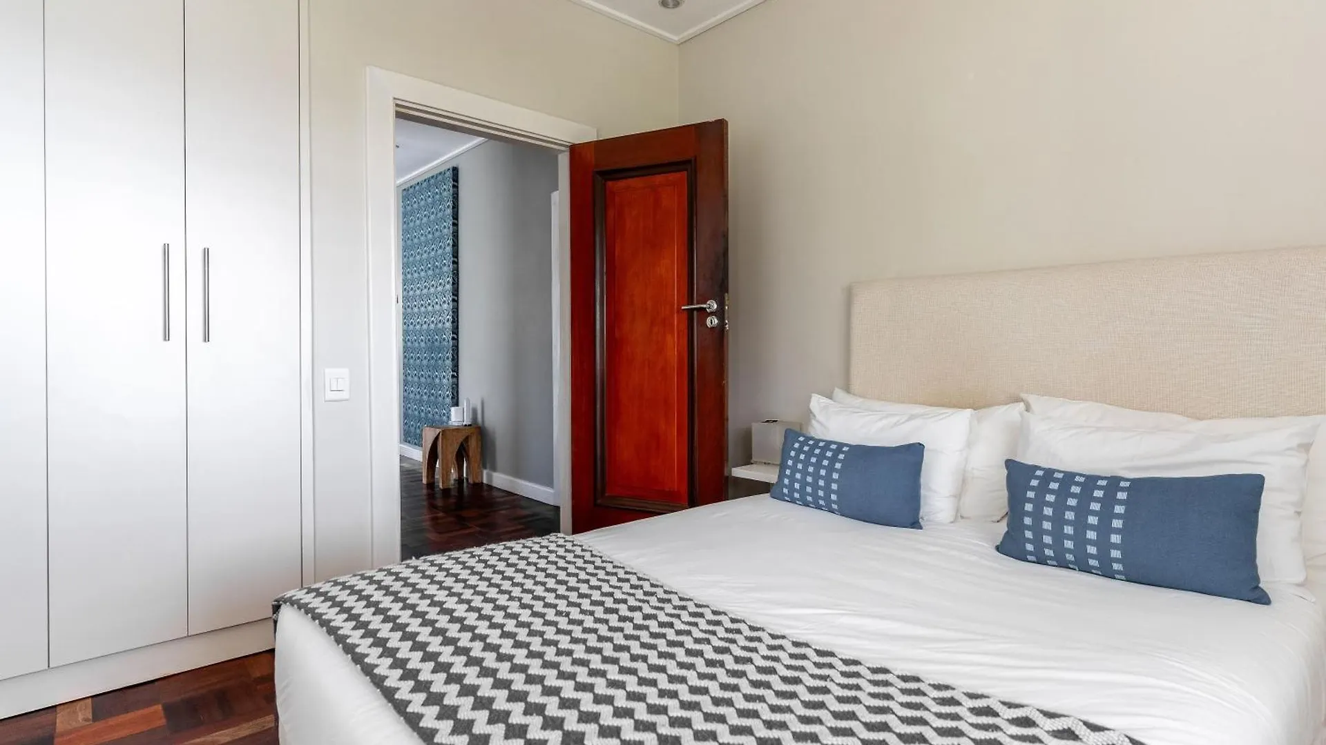 Delightful Large Villa In Camps Bay With Pool - Picasso Cape Town