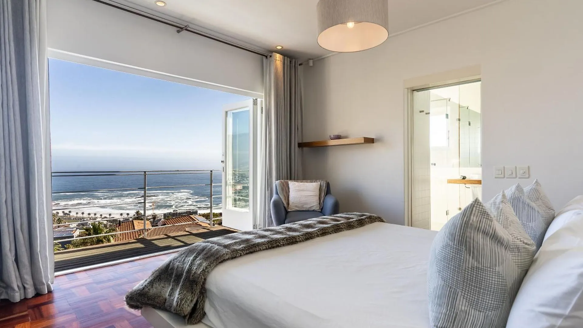 Delightful Large Villa In Camps Bay With Pool - Picasso Cape Town