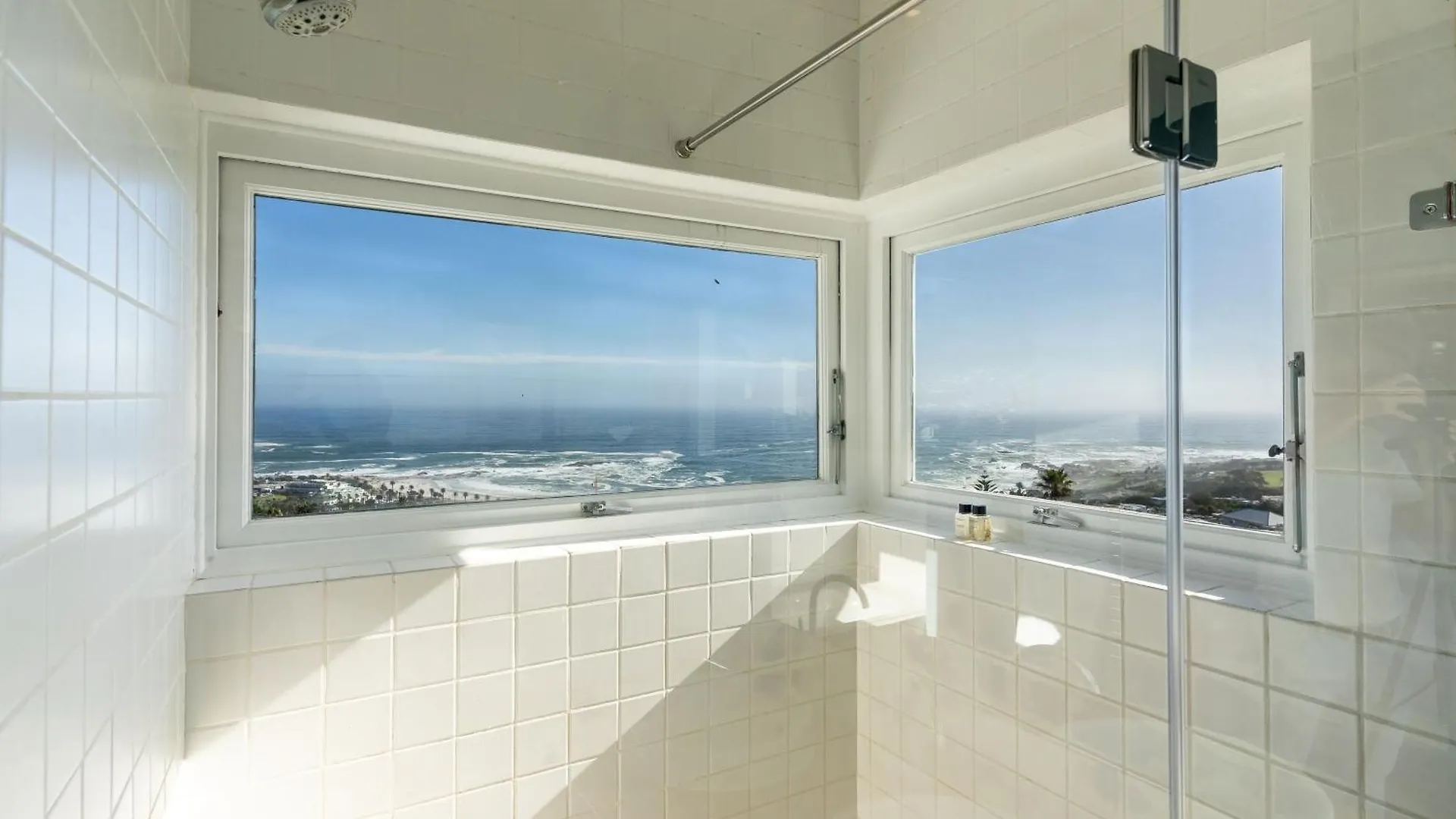 Delightful Large Villa In Camps Bay With Pool - Picasso Cape Town Güney Afrika