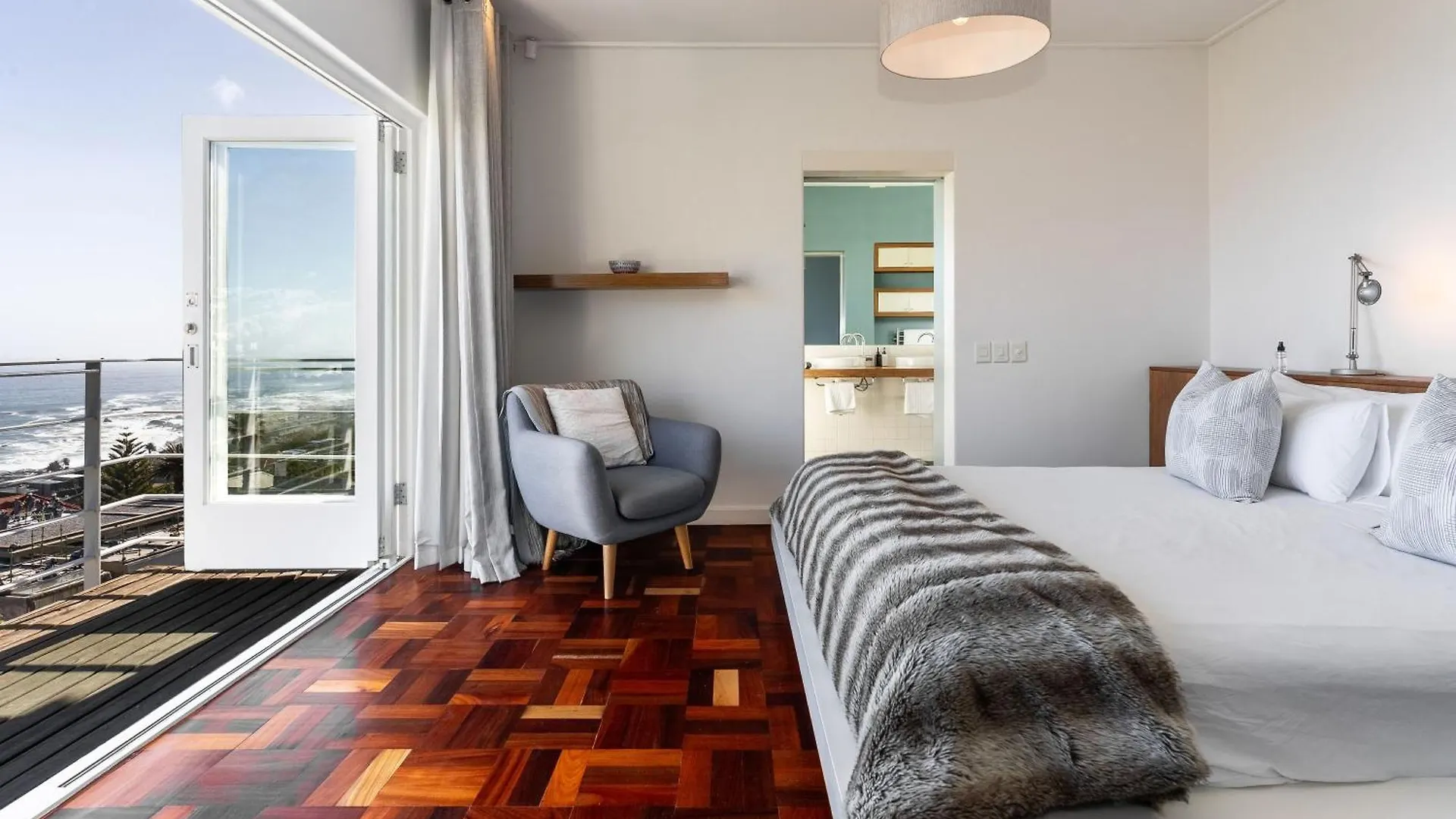 Delightful Large Villa In Camps Bay With Pool - Picasso Cape Town